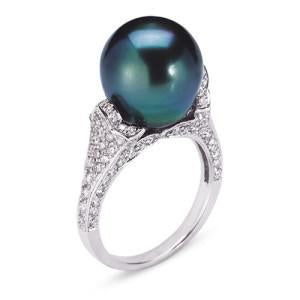 18K WHITE GOLD RING WITH DIAMONDS AND CENTER BLACK PEARL