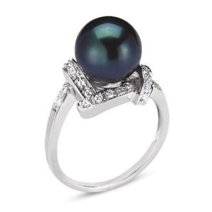 18K WHITE GOLD RING WITH DIAMONDS AND CENTER BLACK PEARL