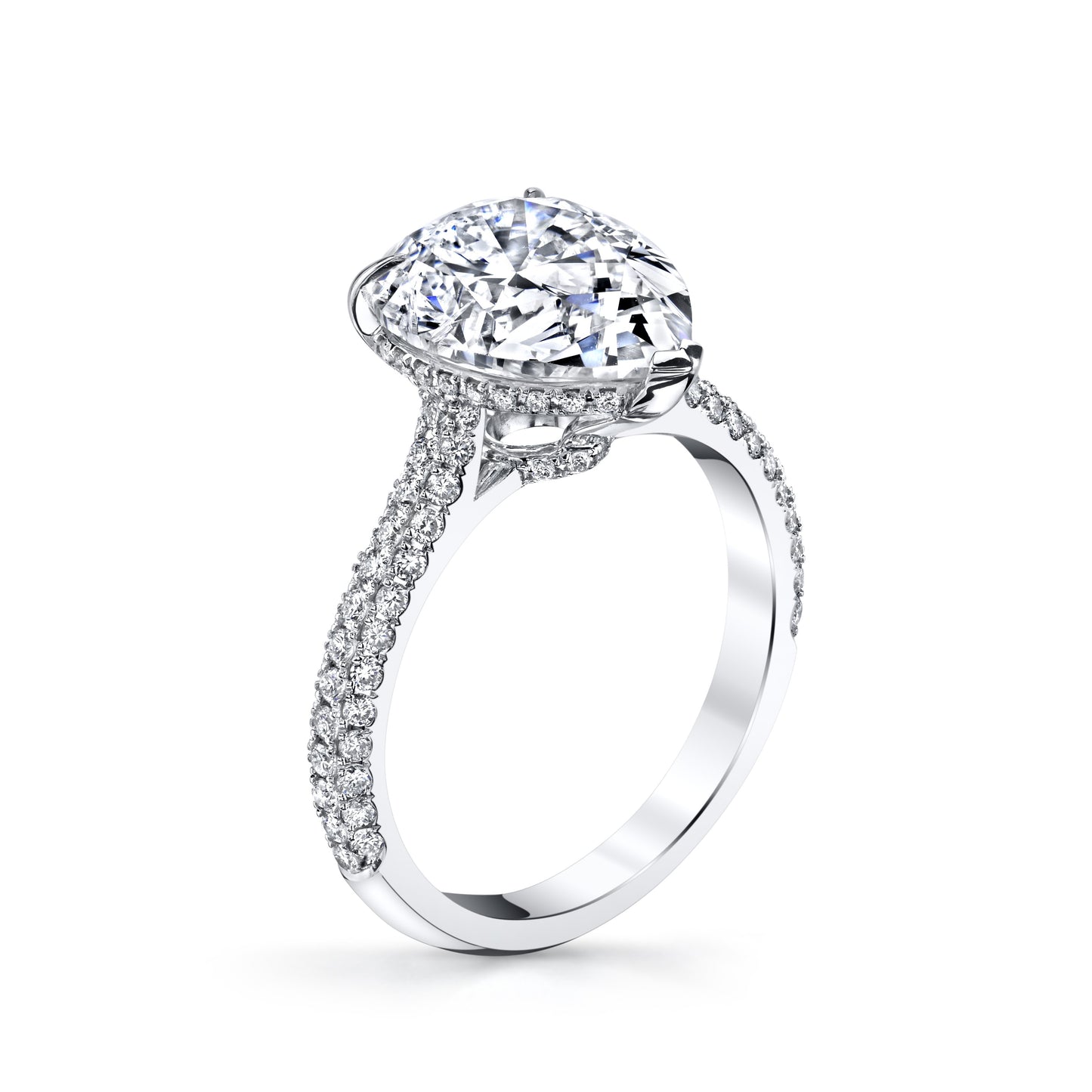 18K WHITE GOLD DIAMOND ENGAGEMENT RING