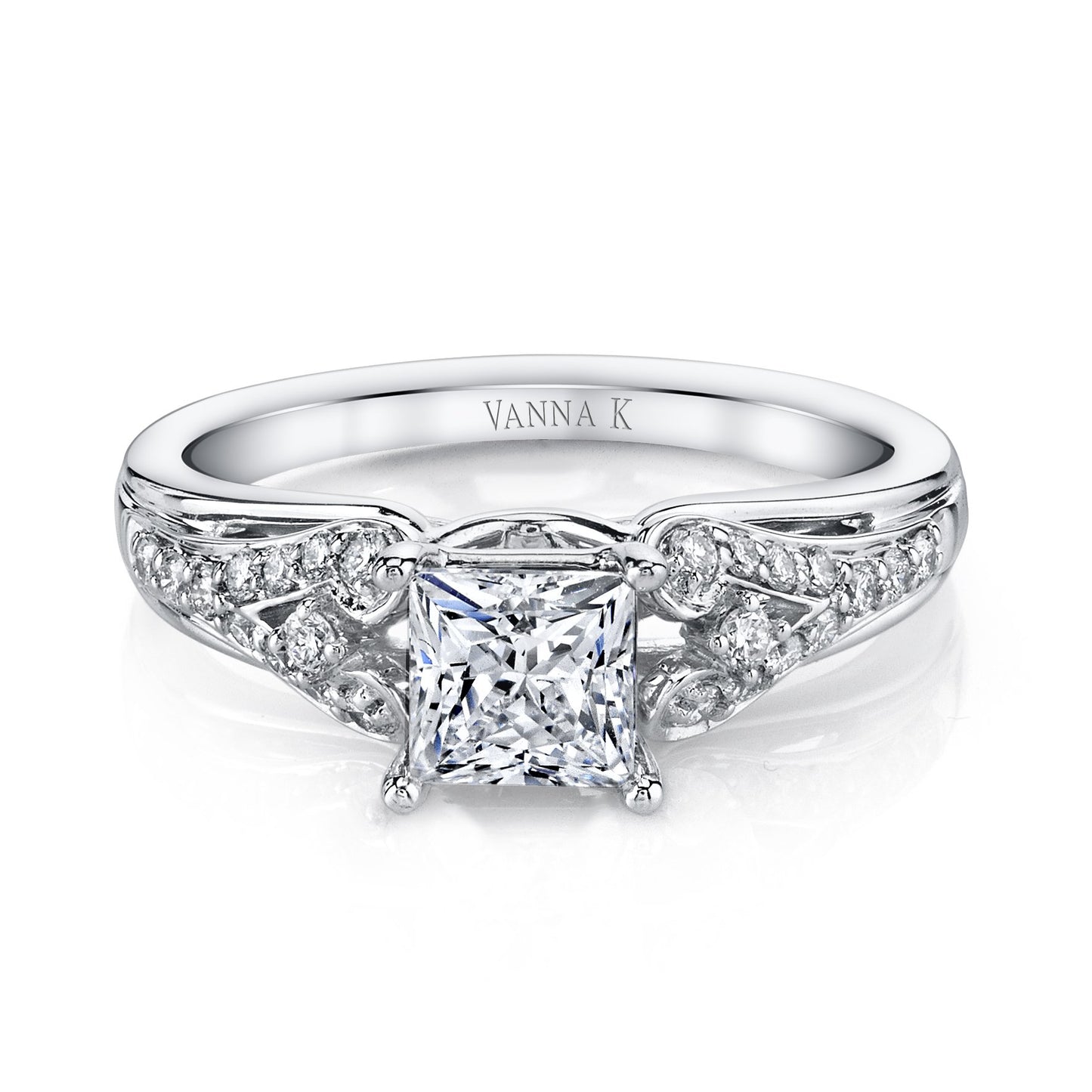 18K WHITE GOLD DIAMOND ENGAGEMENT RING