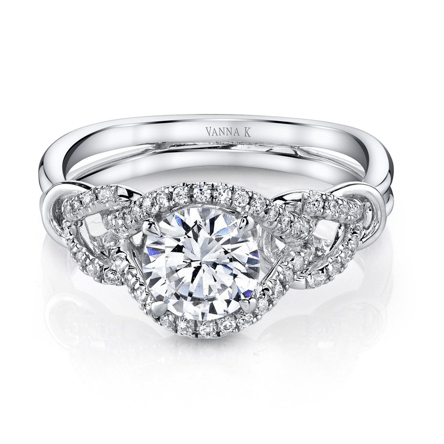 18K WHITE GOLD HALO DIAMOND ENGAGEMENT RING