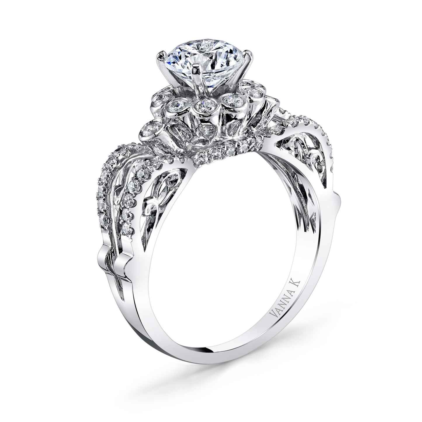 18K WHITE GOLD HALO DIAMOND ENGAGEMENT RING