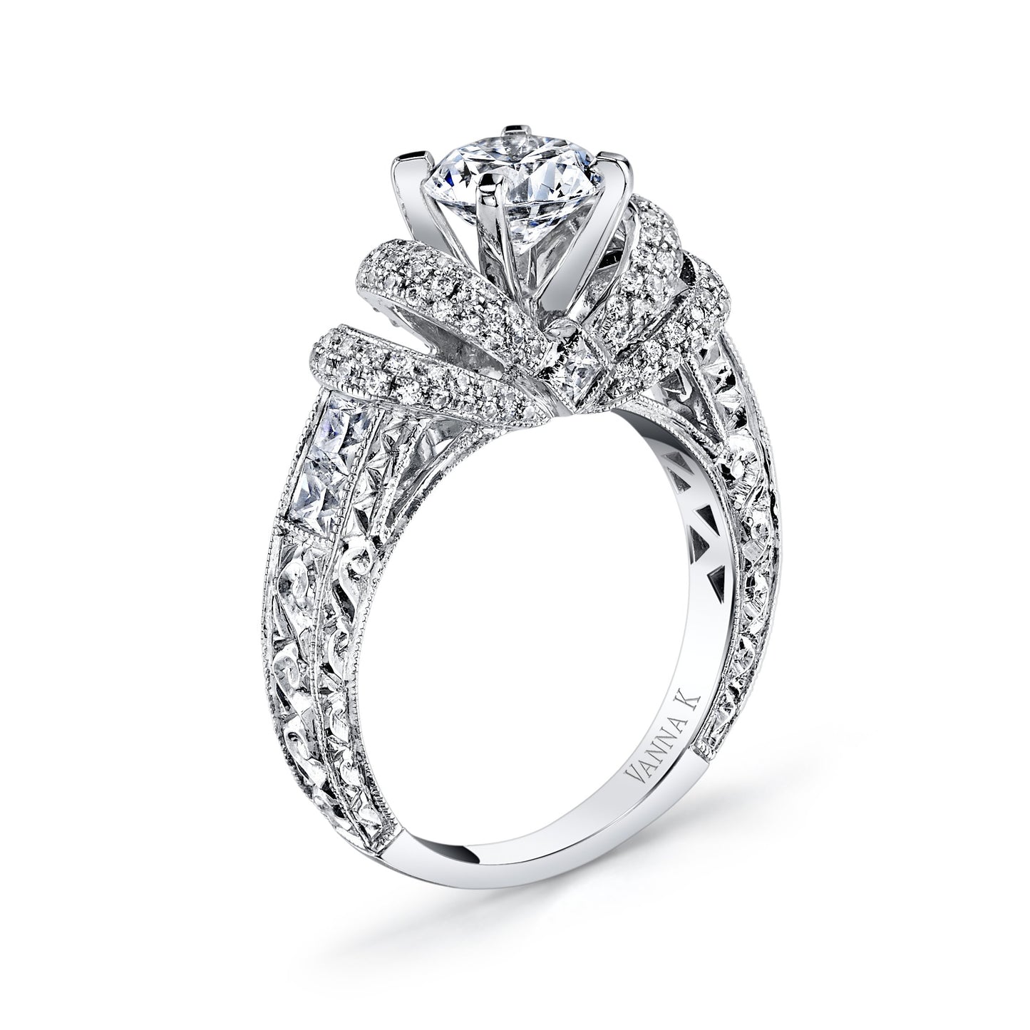 18K WHITE GOLD DIAMOND ENGAGEMENT RING