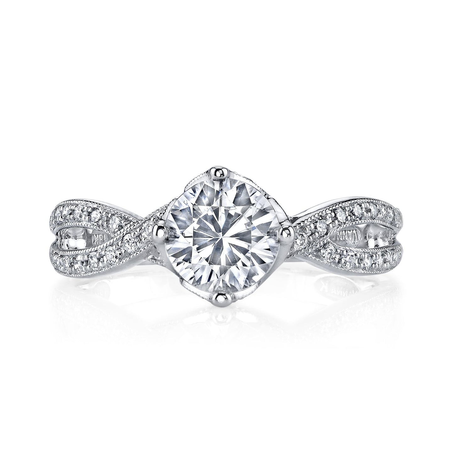 18K WHITE GOLD DIAMOND ENGAGEMENT RING