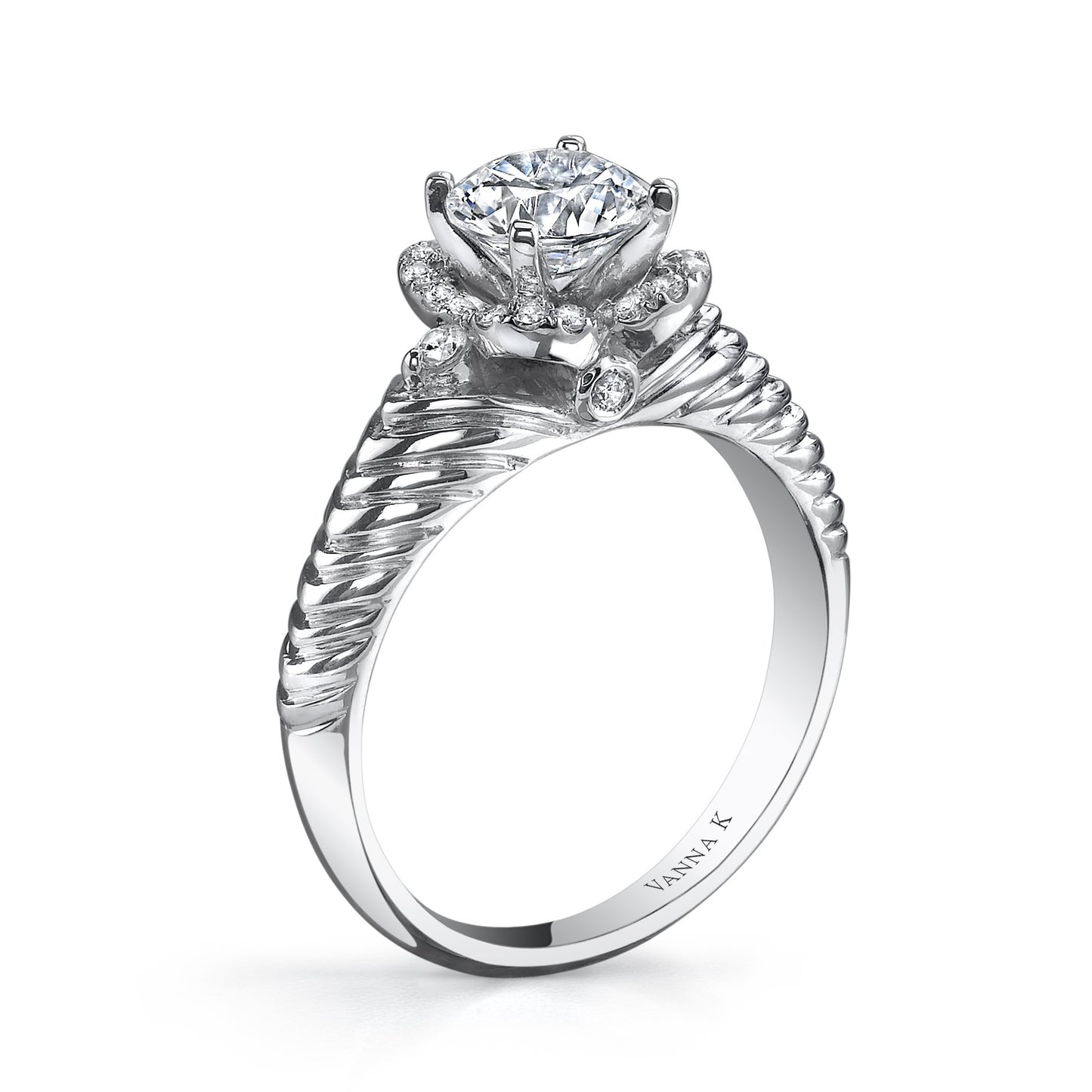 18K WHITE GOLD HALO DIAMOND ENGAGEMENT RING