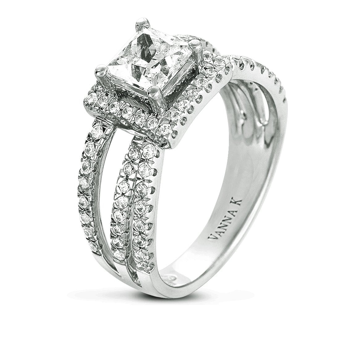 18K WHITE GOLD HALO DIAMOND ENGAGEMENT RING