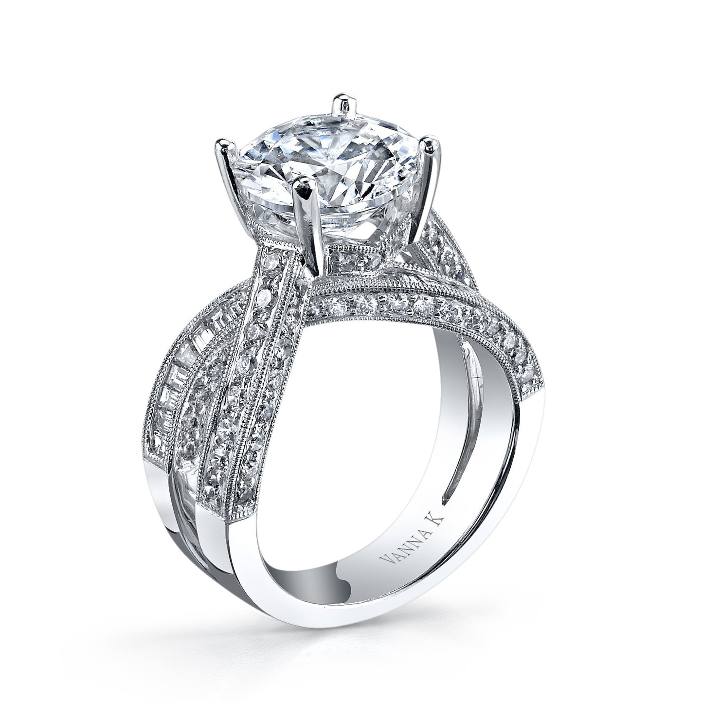 18K WHITE GOLD DIAMOND ENGAGEMENT RING