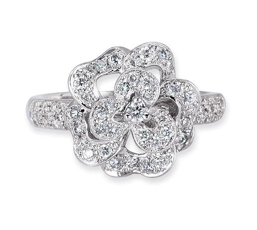 18K WHITE GOLD FLOWER RING WITH DIAMONDS