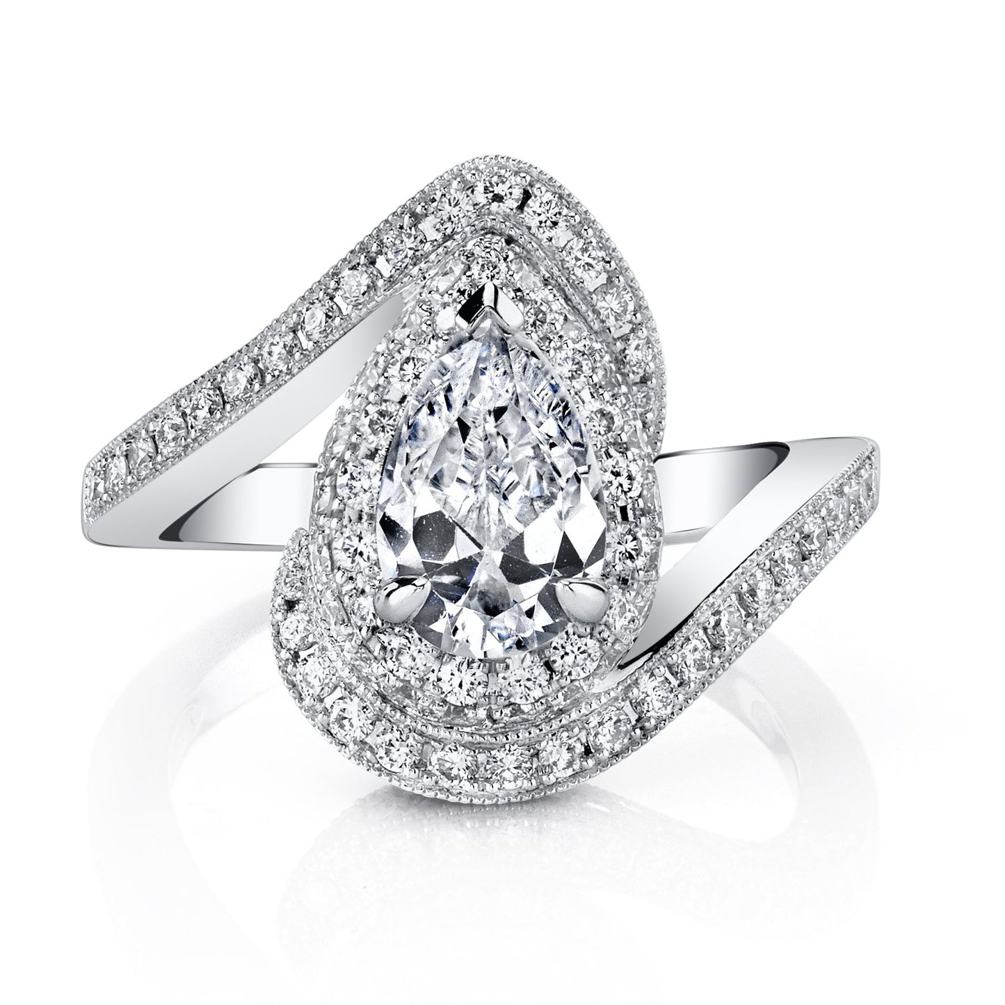 18K WHITE GOLD HALO DIAMOND ENGAGEMENT RING