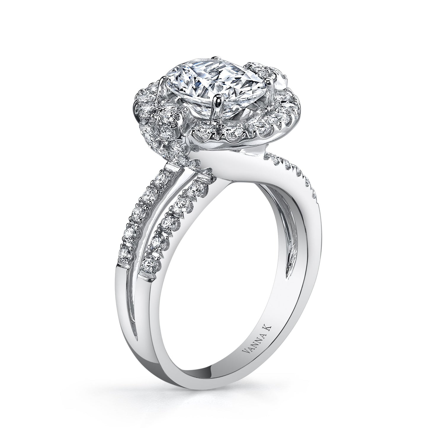 18K WHITE GOLD HALO DIAMOND ENGAGEMENT RING