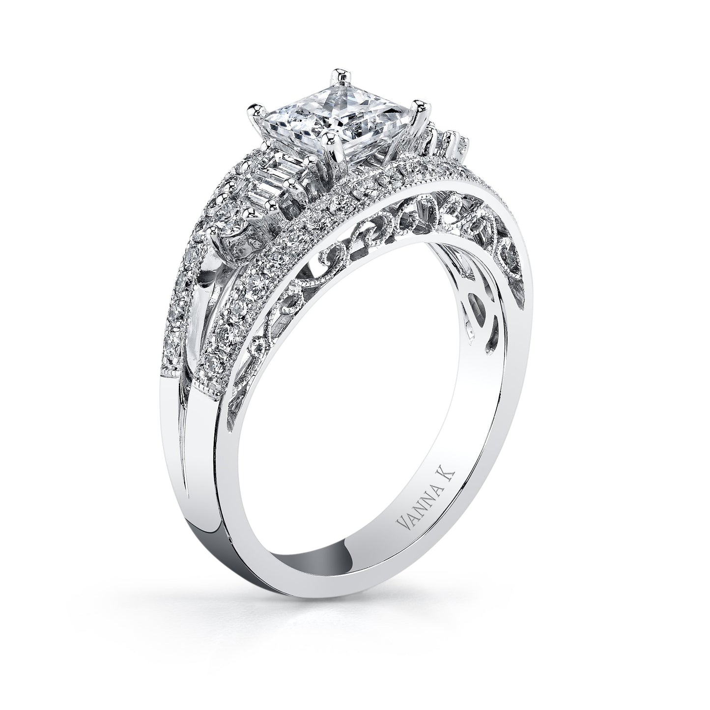 18K WHITE GOLD DIAMOND ENGAGEMENT RING