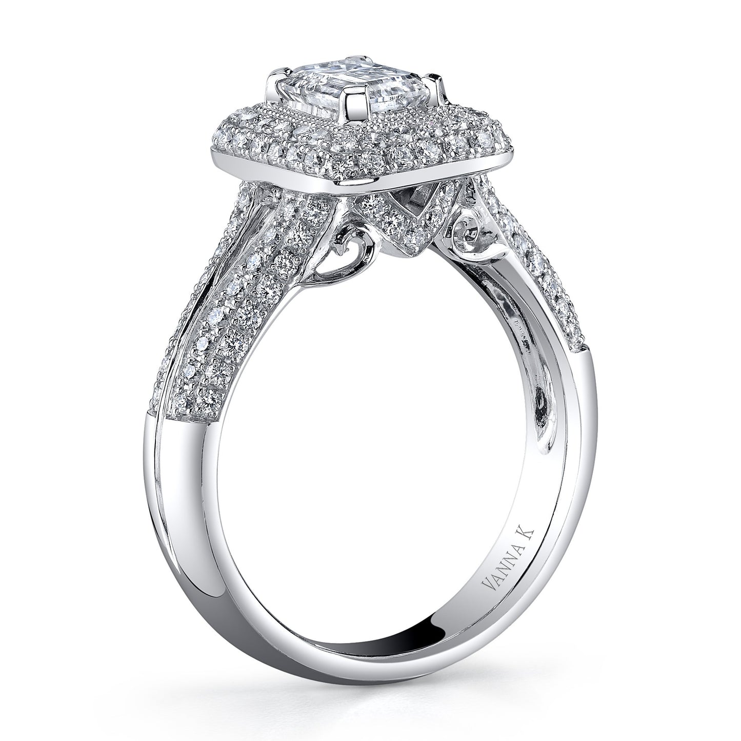 18K WHITE GOLD HALO DIAMOND ENGAGEMENT RING