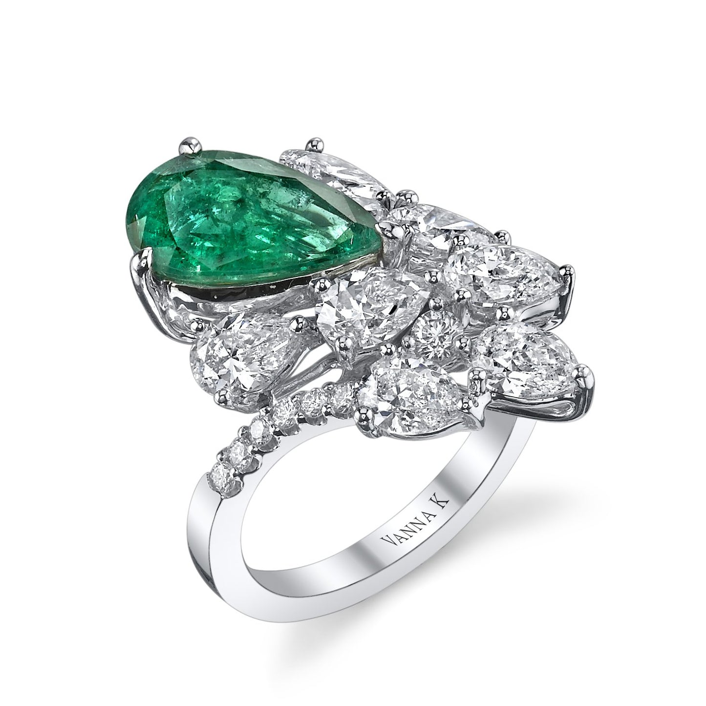 18K WHITE GOLD FASHION DIAMOND AND EMERALD RING