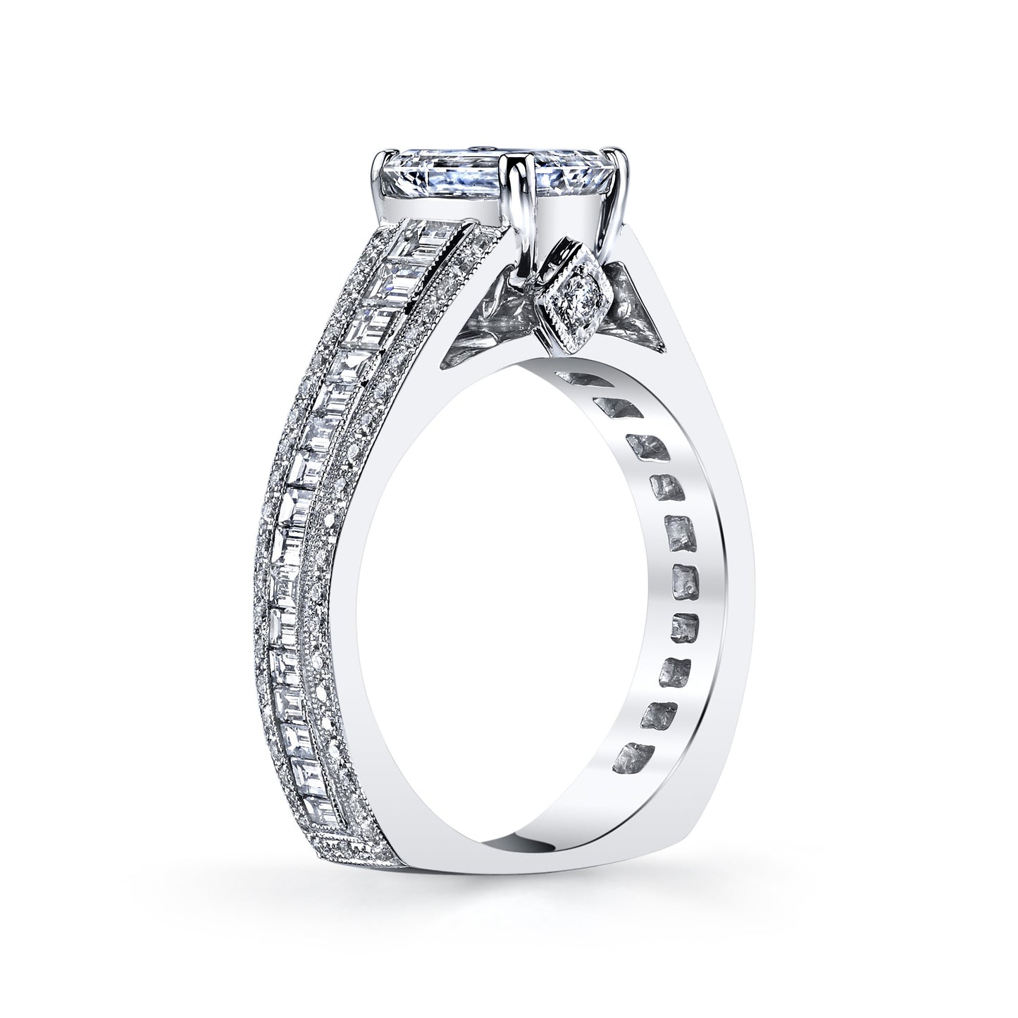 18K WHITE GOLD DIAMOND ENGAGEMENT RING