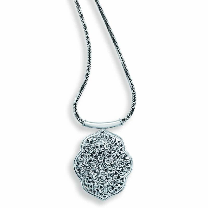 STERLING SILVER PENDANT NECKLACE WITH FLOWER DESIGN