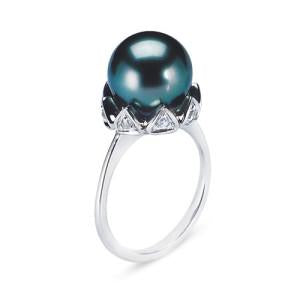 14K WHITE GOLD RING WITH DIAMONDS AND CENTER BLACK PEARL